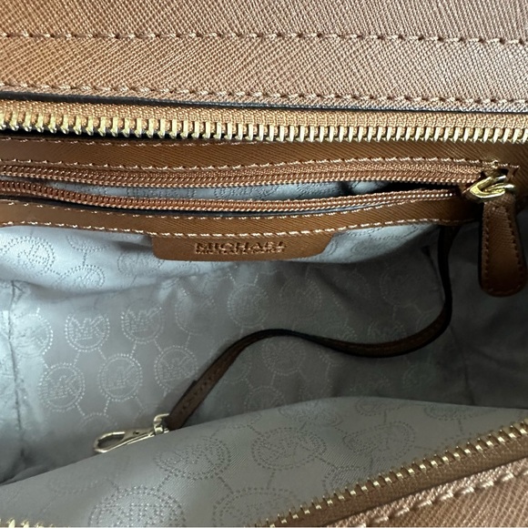 Michael Kors Selma Small Tan Saffiano Leather Crossbody Bag - Picture 4 of 8